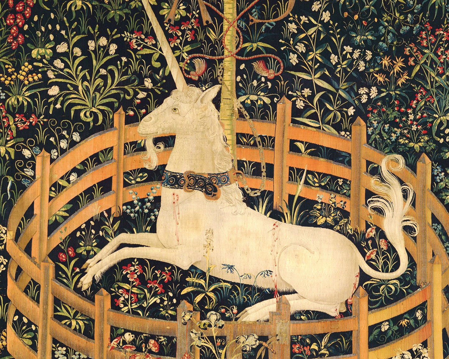 Estampado de unicornio medieval | Tapices de unicornio | Unicornio en cautiverio | Bosque floral antiguo | Arte mural de fantasía | Arte de tapices